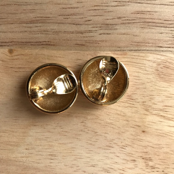 Vintage Gold Monet Clip On Earrings - Picture 2 of 3